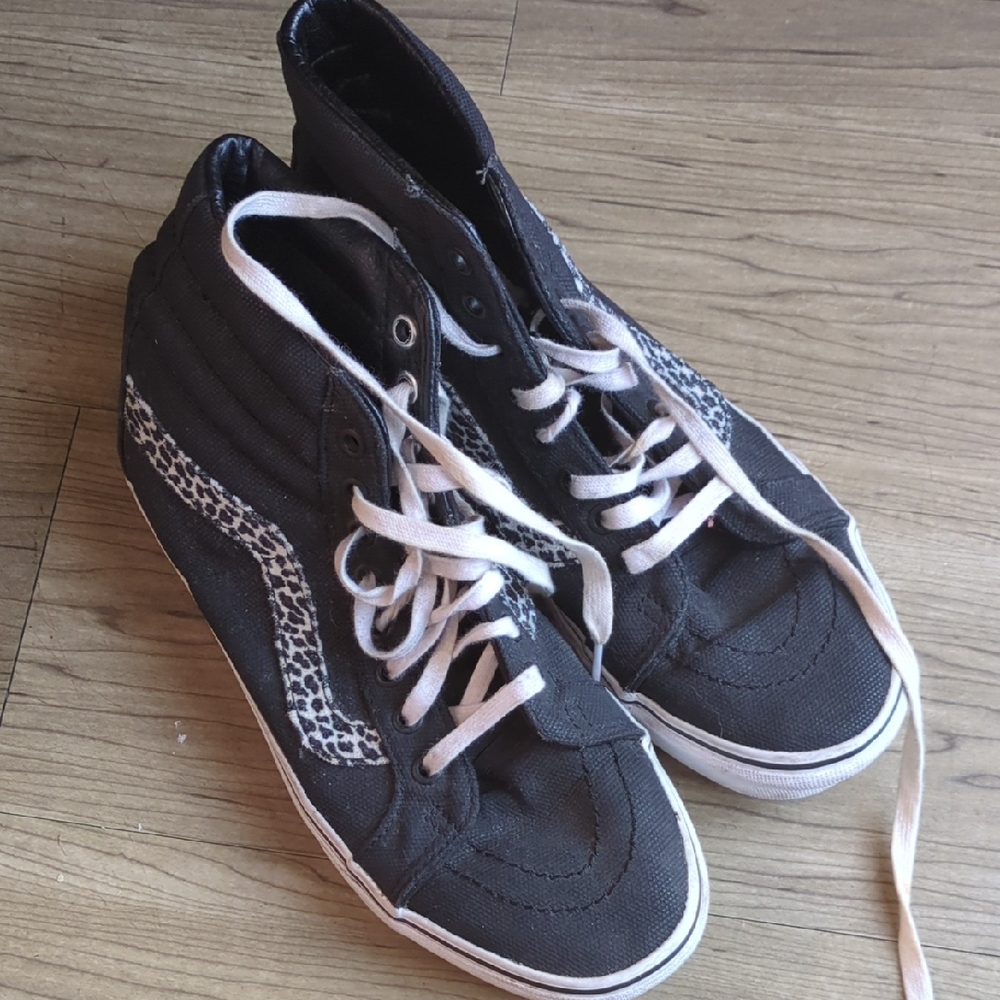 Vans Black‎ and White Low-Top Sneakers